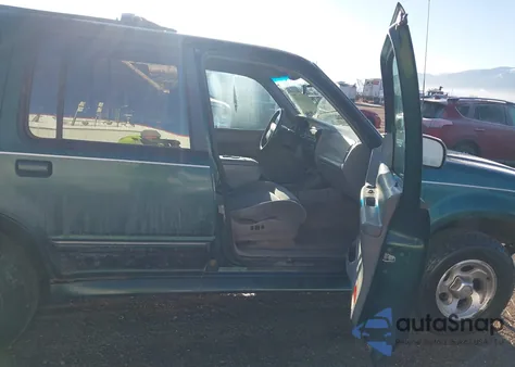 1996 Ford Explorer из США, поврежденный, VIN 1FMDU34X2TUB67807